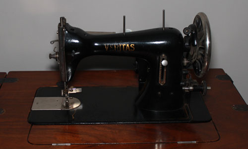 Vintage Sewing Machine | Veritas