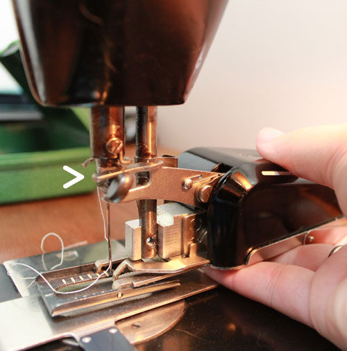 Singer Vintage Buttonholer Tool - tips and tricks for making buttonholes with the buttonholer attachment and cams | Craftcore